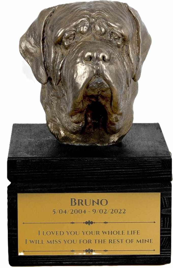 Engelse Mastiff urn hond met gravure en hondensculptuur, handgemaakt.