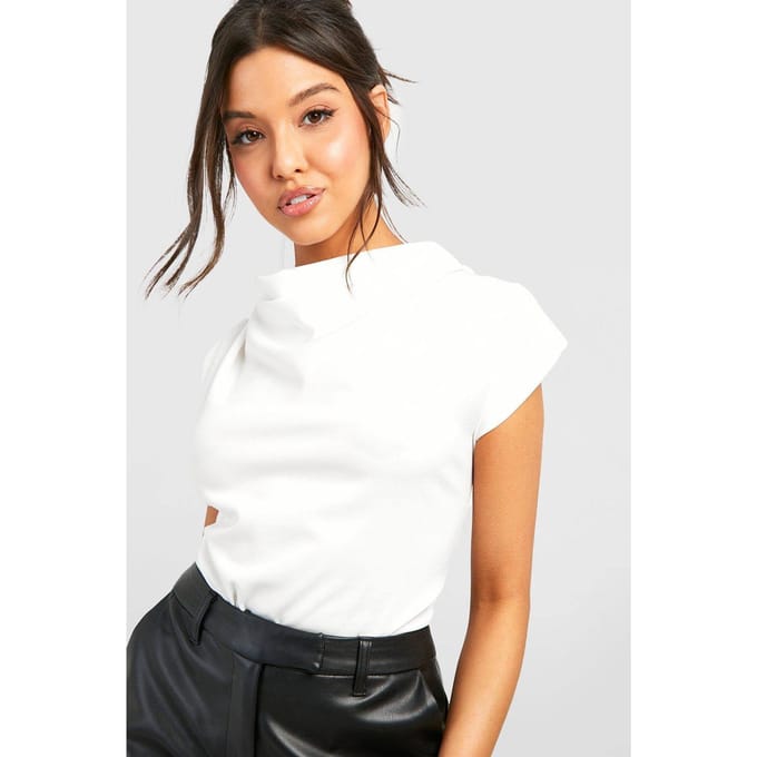 boohoo Dames Cowl Neck Crepe Blouse met Schoudervulling | Ivoor | Maat: 38