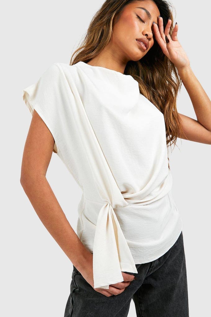 boohoo Dames Gehamerde Knot Front Cowl Neck Blouse | Creme | Maat: 44