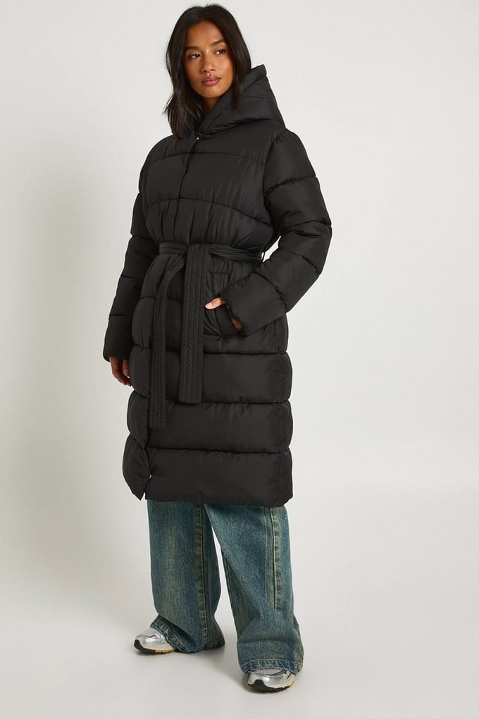 boohoo Dames Petite Longline Pufferjas met riem | Zwart | Maat: 38