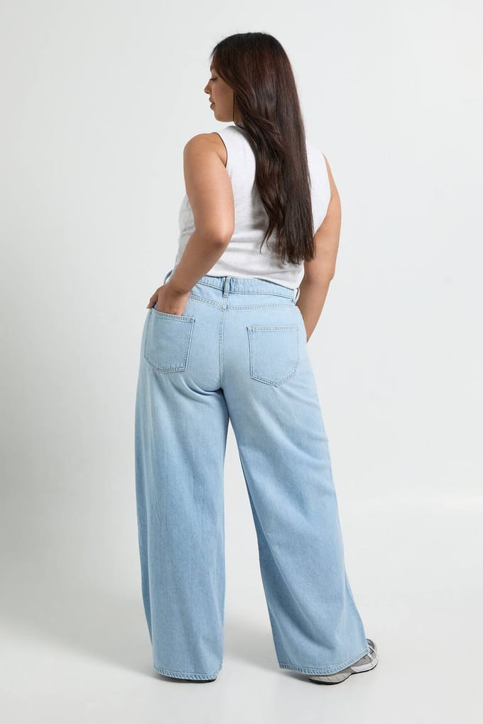 boohoo Dames Plus Basics Mid Waist Boyfriend Jeans | Gebleekt | Maat: 16/30L
