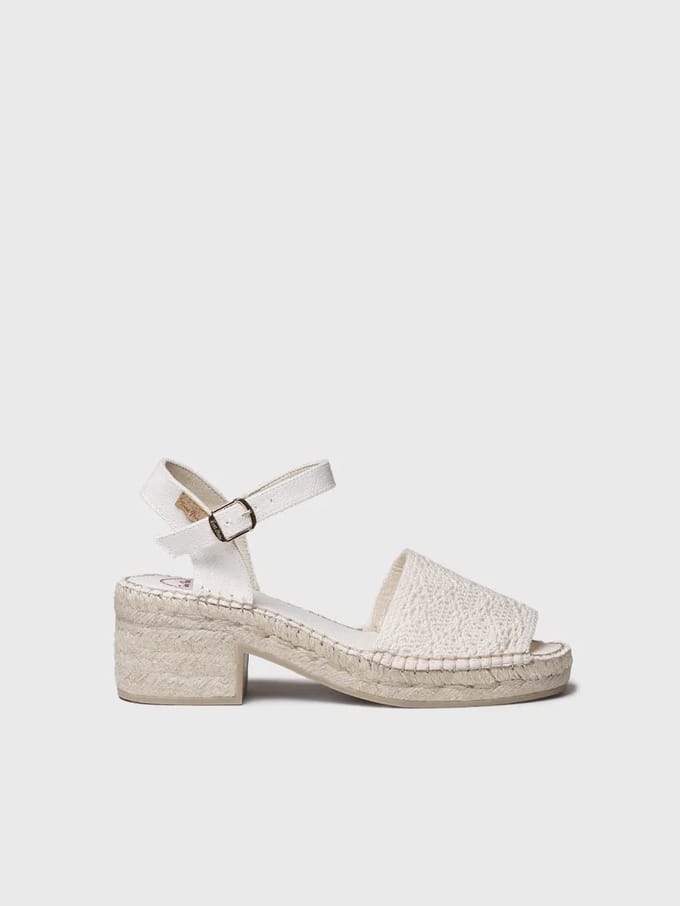 Dames espadrilles met lage hak en gehaakte details | DOROTEA-AD