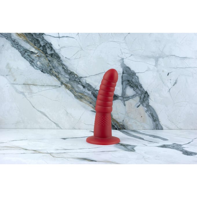 Ylva & Dite | Handgemaakte Rode Dildo met Zuignap | Aria