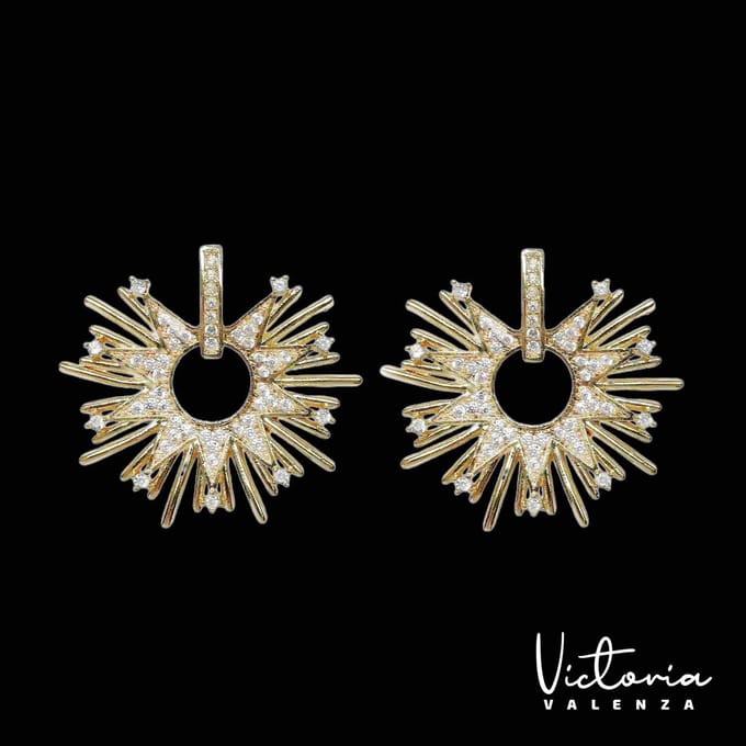 Victoria Valenza oorknoppen - Cologne - Messing Witte Steen - Goudkleurig