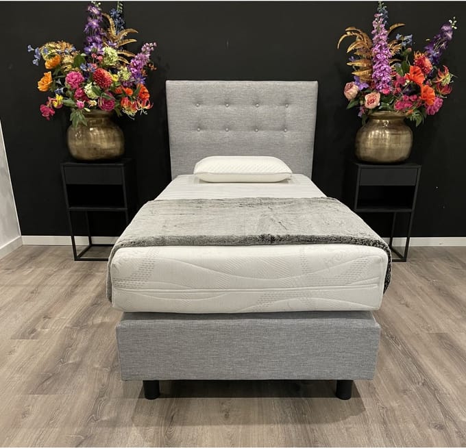 Boxspring 80x210 Incl. Pocketvering Matras. Memphi Licht grijs  1-pers.