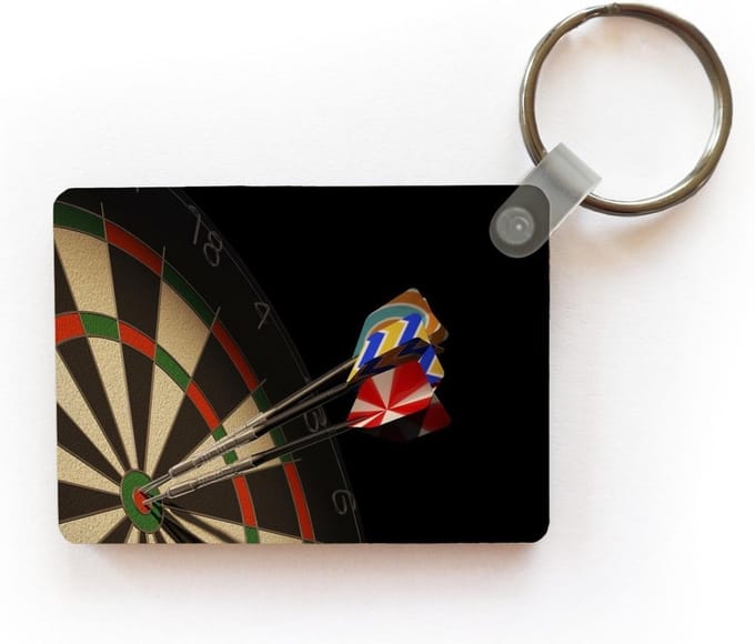 Sleutelhanger - Een illustratie van drie pijlen in het dartbord - Uitdeelcadeautjes - Plastic