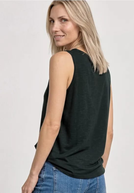 Top met ronde hals en schouderdetails
