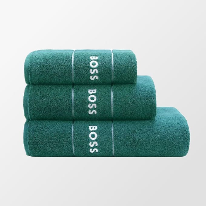 Hugo Boss plain badlaken evergreen 70/140