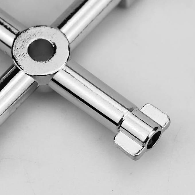 4-weg multifunctionele sleutel van zinklegering – kruis (vierkant, 2 driehoeken, knop) 5,5×5,5 cm (Zilver)