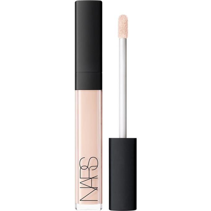 Radiant Creamy Concealer Vanilla L2 6 ml – Concealer, Radiant Finish, For Women, Vanilla, Vitamin E, Suitable For Daily Makeup Routine