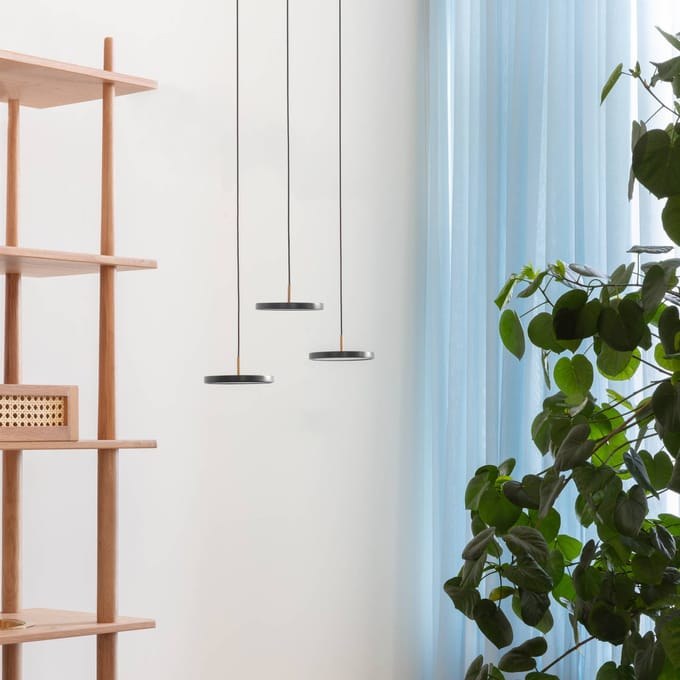 UMAGE Hanglamp Asteria Micro V2 - antraciet - Brass Top
