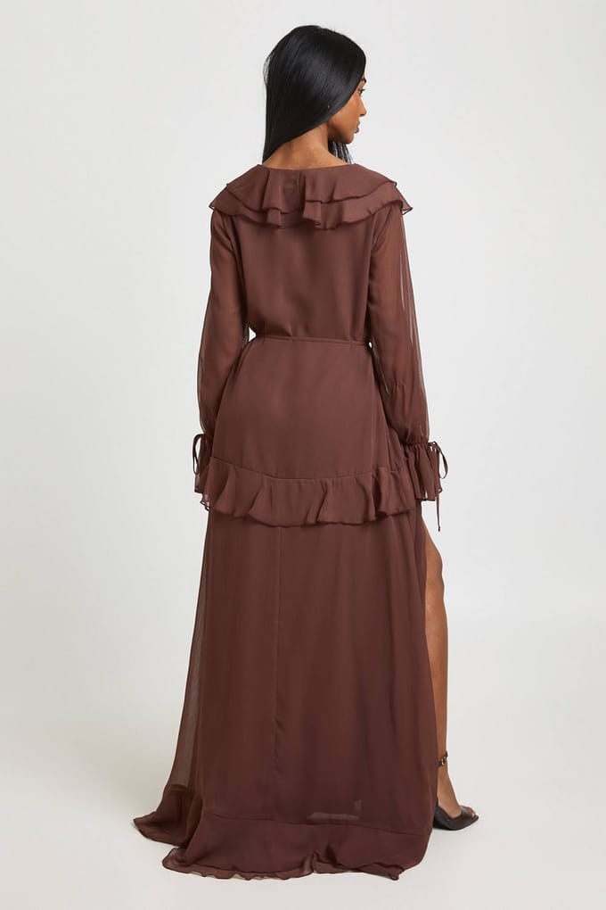boohoo Dames Chiffon Maxi Jurk met Ruffle Details en Zwevende Pasvorm | Chocoladebruin | Maat: 36