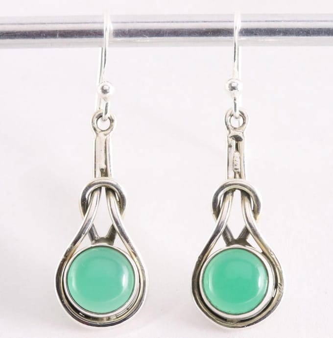 Zilveren oorbellen met groene onyx