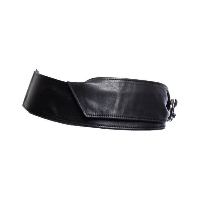 Emporio Armani, Tailleband van kalfsleer