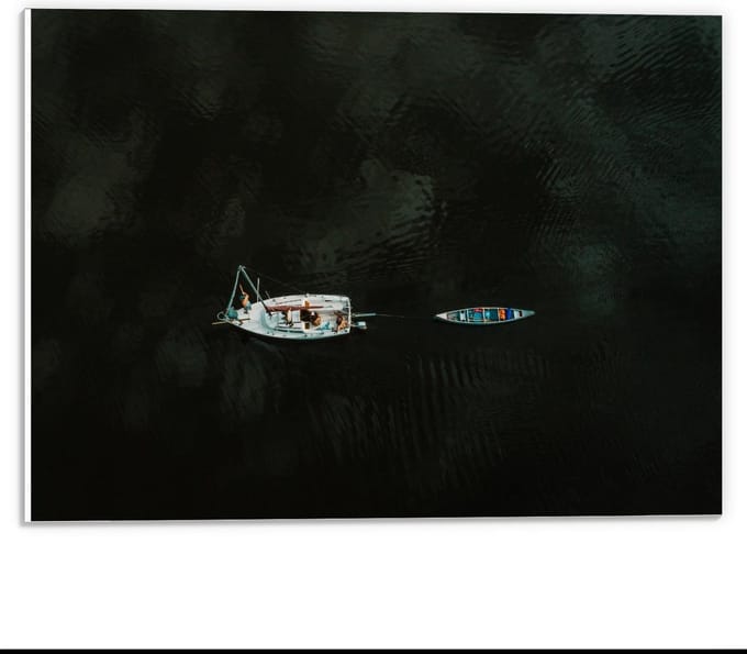 Forex - Twee Bootjes op het Water - 40x30cm Foto op Forex