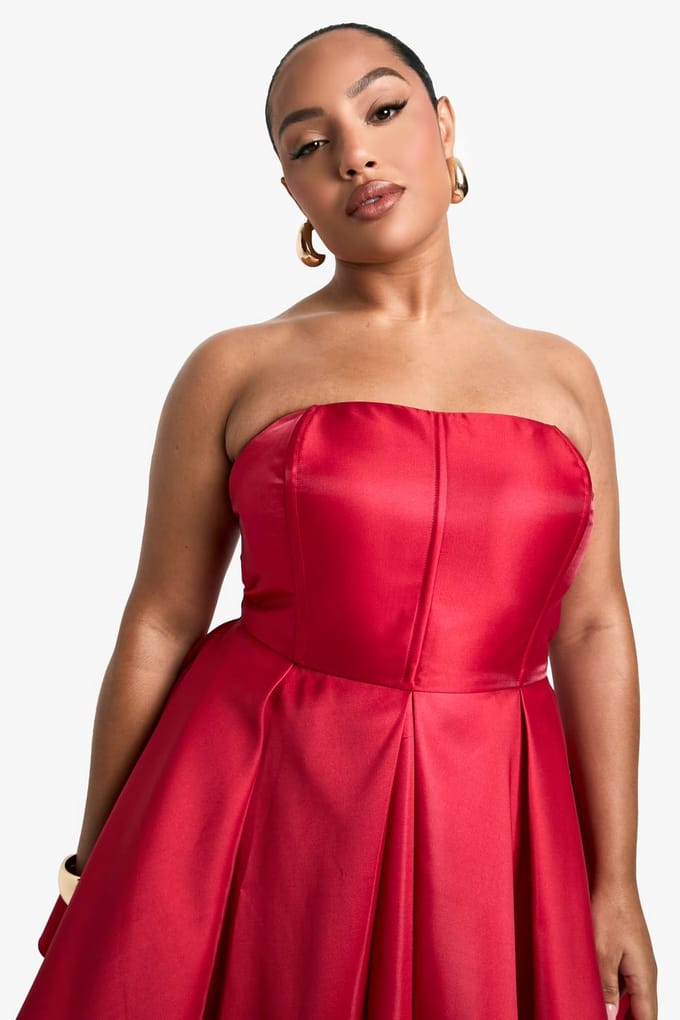boohoo Dames Plus Bandeau geplooide skaterjurk | Rood | Maat: 44