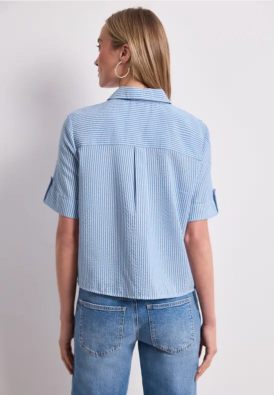 Overhemdblouse met korte mouwen en omgeslagen details
