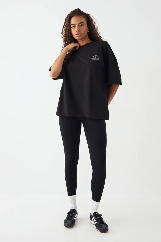 Dames DSGN Studio Sport Bedrukt Oversized T-Shirt | Zwart | Maat: Medium