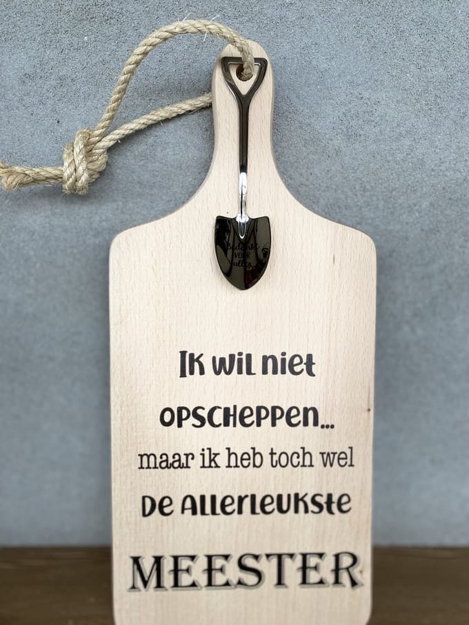 Creaties van Hier - Serveerplankje met Lepeltje - Meester - Einde Schooljaar - 35 cm - Hout - Metaal