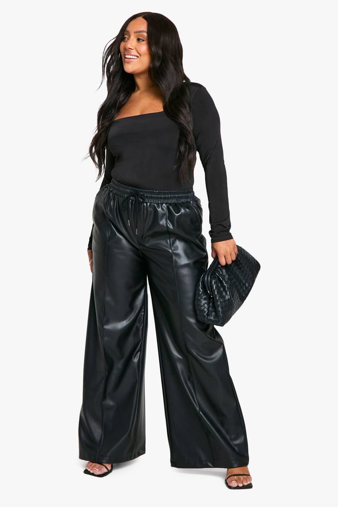 boohoo Dames Plus Jogger met elastische tailleband en wijde pijpen in PU | Black | Maat: 26