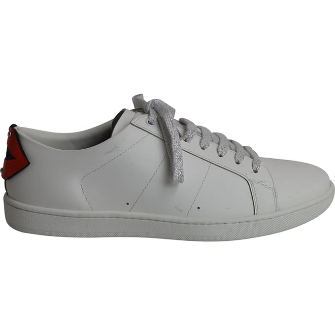 Saint Laurent Lips Classic Court Sneakers in Wit Leer