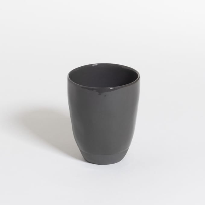The Table atelier - mok - Ø 8,5 - 300 ml - handgemaakt - zwart