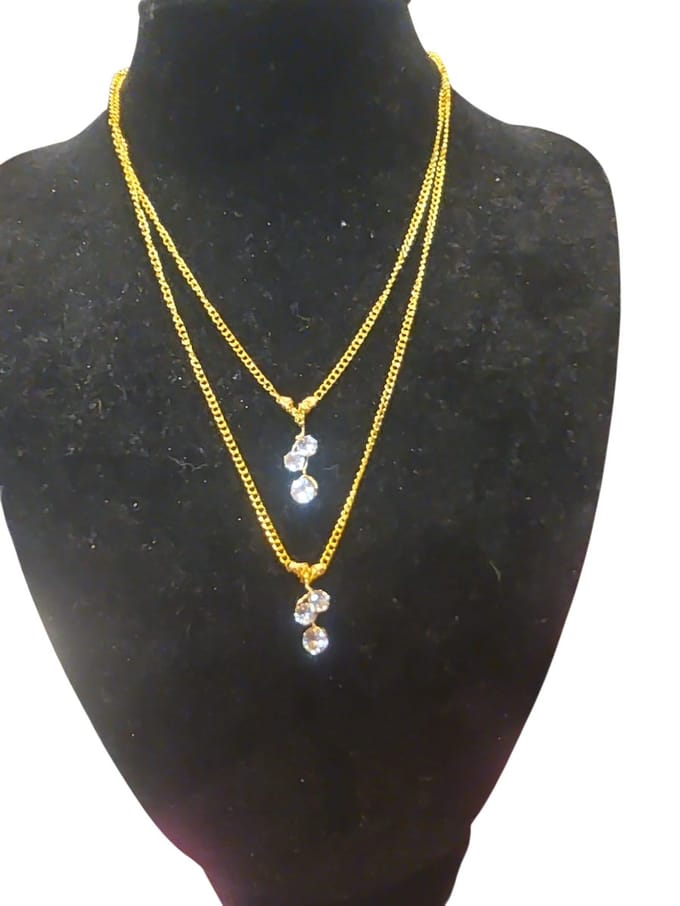 elegante goudkleurige halsketting met zirkonia.