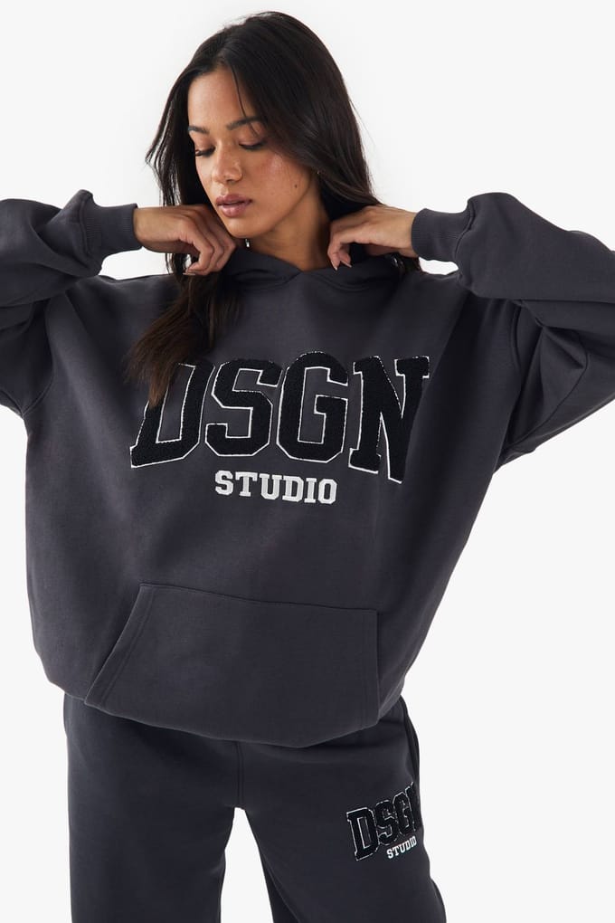 Dames DSGN Studio Badstof Applique Oversized Hoodie | Houtskool | Maat: Medium