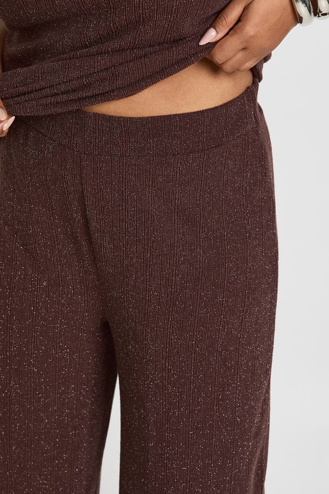 boohoo Dames Plus Glitter Ribgebreide Wijde Pijpenbroek | Bruin | Maat: 56