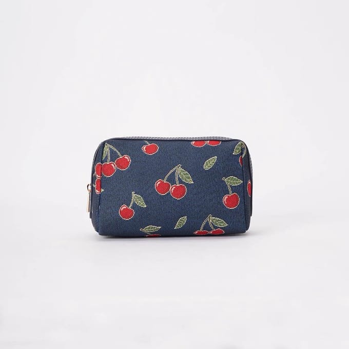 Toilettas - Cherry - Kersen - Blue backdrop - Blauwe achtergrond