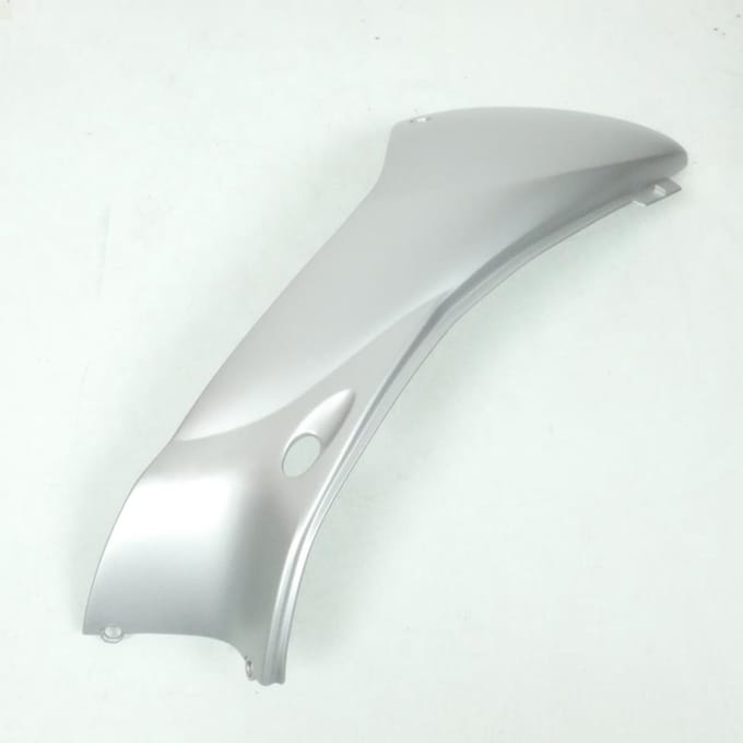 Achterkap rechtsachter voor scooter Peugeot 50 TKR 2 2012 1173862400 738623GT grijs Nieuw
