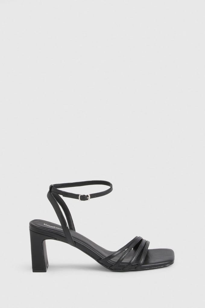 boohoo Dames Lage Blokhak Asymmetrische Bandjes Hakken | Black | Maat: 3