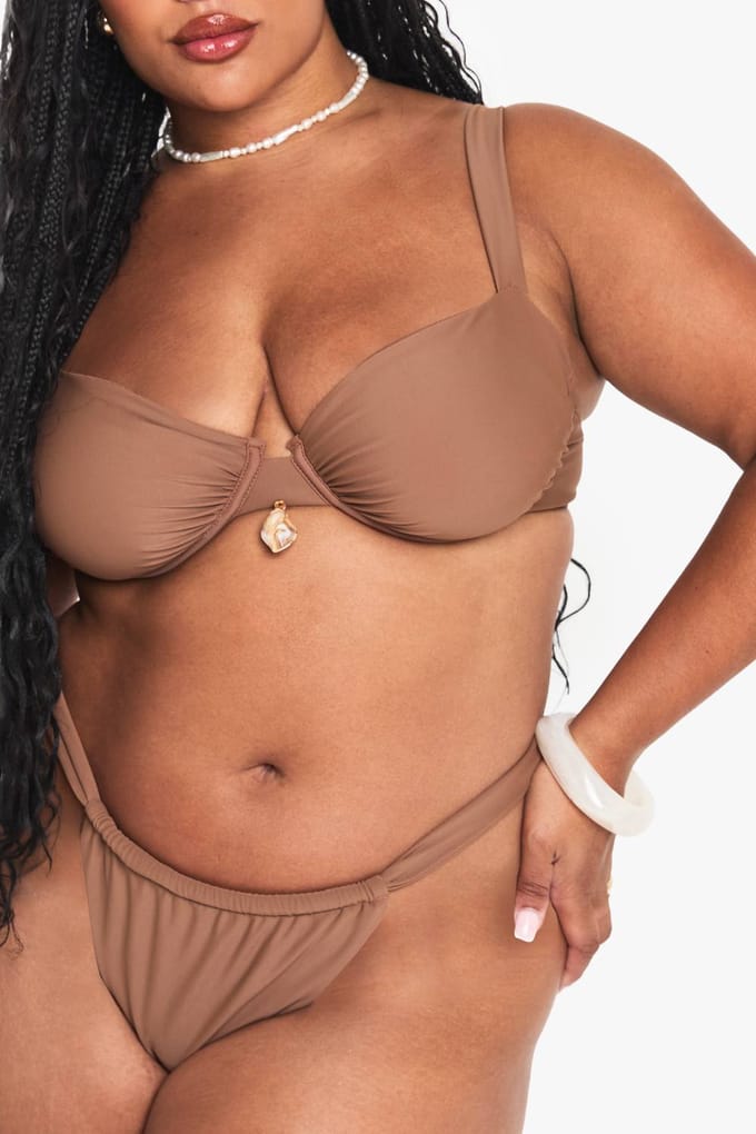 boohoo Dames Plus Shell Trim Geruched Tanga Bikini Broekjes | Chocolate | Maat: 24