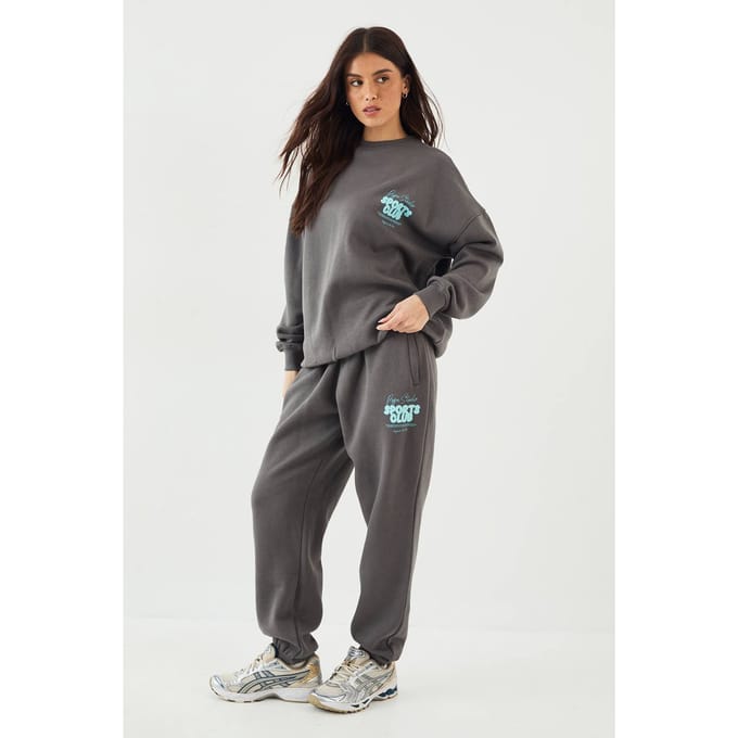 Dames DSGN Studio Sports Bubble Slogan Geboorde Oversized Jogger | Charcoal | Maat: Small
