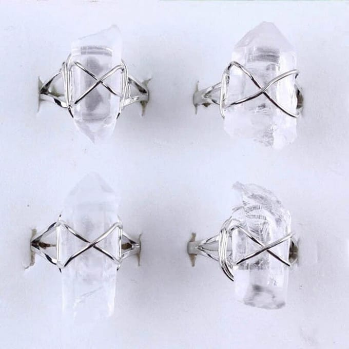 Anneau ouvert de quartz clair de nettoyage et de guérison white