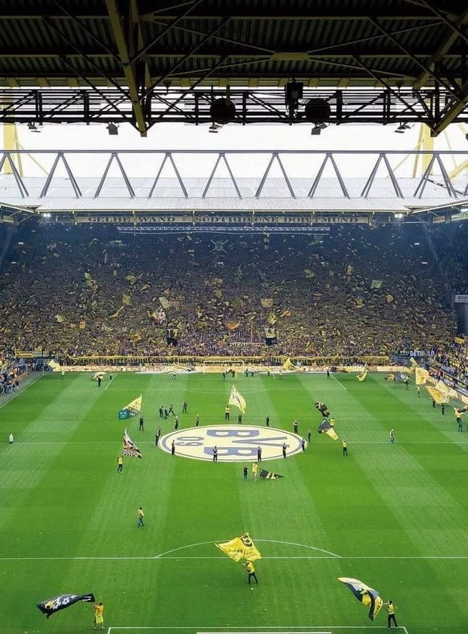 Fotobehang - Borussia Dortmund Fan Choreo 192x260cm - Vliesbehang