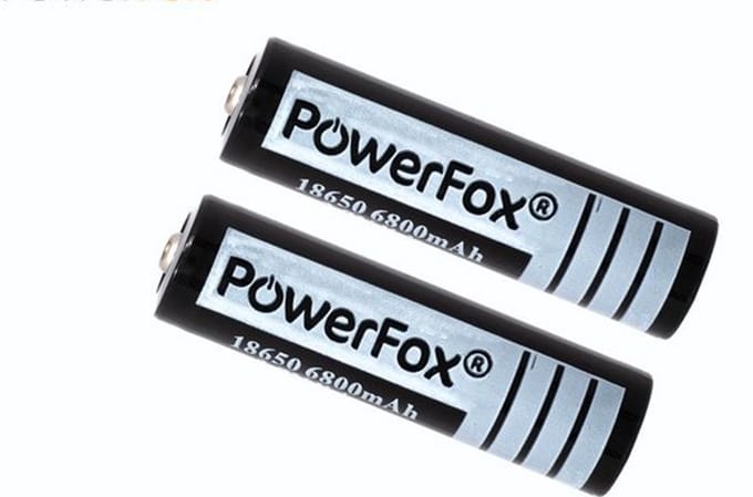 PowerFox® 2x 18650 Lithium batterij 3,7V 6800mAh oplaadbare batterij zwart