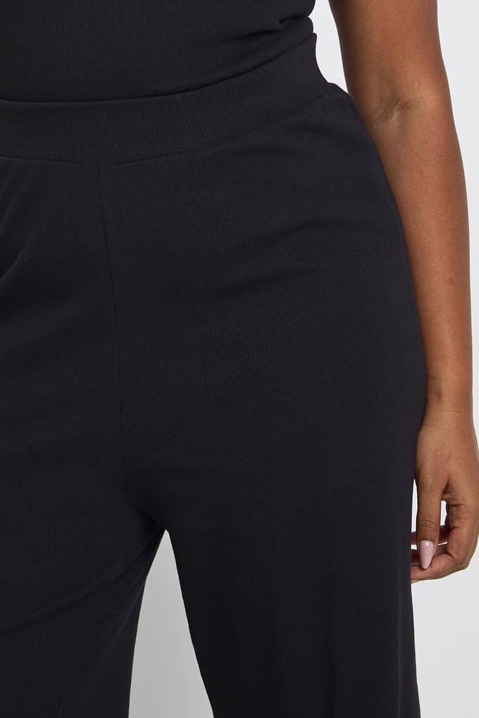 boohoo Dames Plus Basic geribbelde broek met rechte pijpen | Zwart | Maat: 44