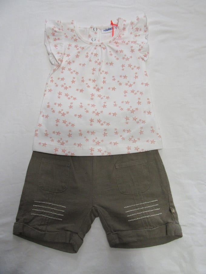 Noukie's - Ensemble - Meisje - T shirt ecru met roze sterren + bruin shortje -18 maand 86