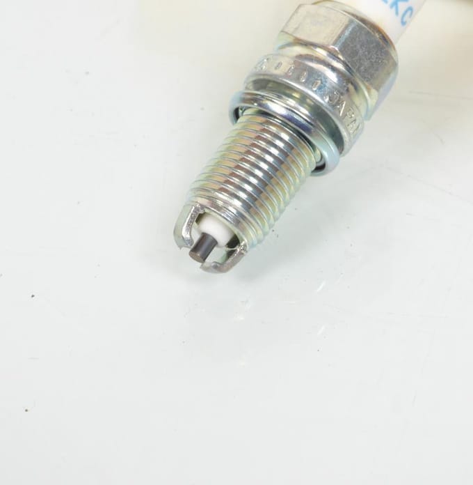 Bougie d'allumage NGK pour Moto Harley Davidson 1802 FLHTCUS CVO 2009 à 2013 Neuf