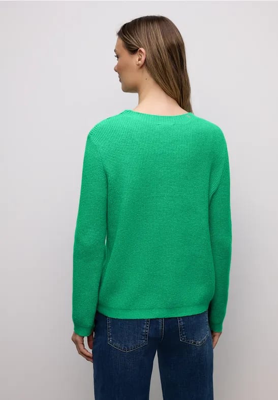 Trui met knoopdetail