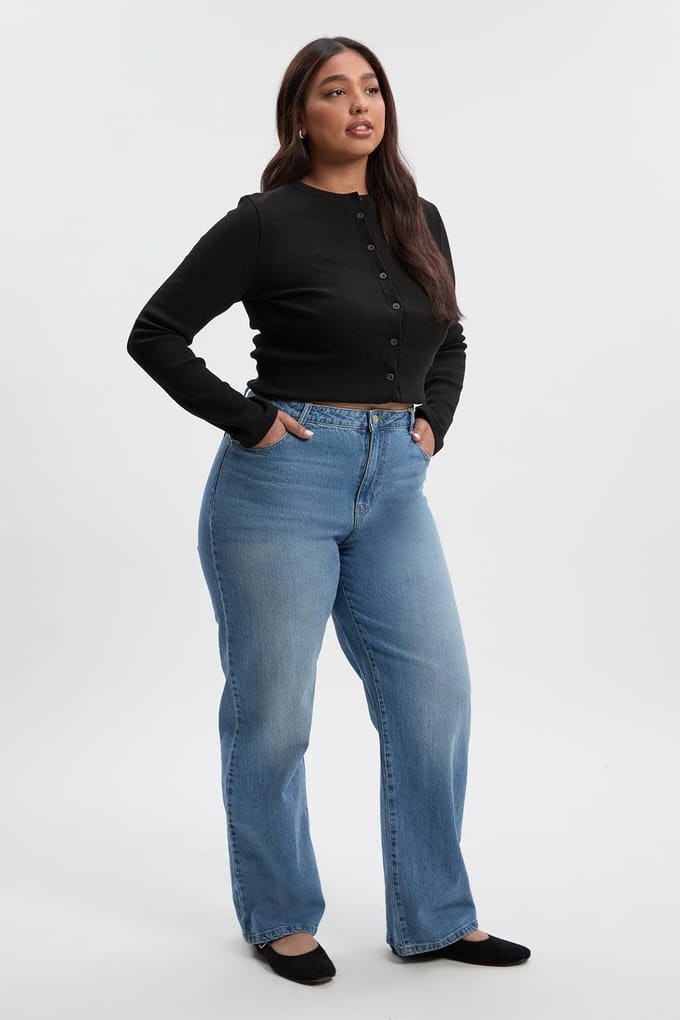boohoo Dames Plus Basic Straight Leg Jeans | Light Wash | Maat: 26/30L