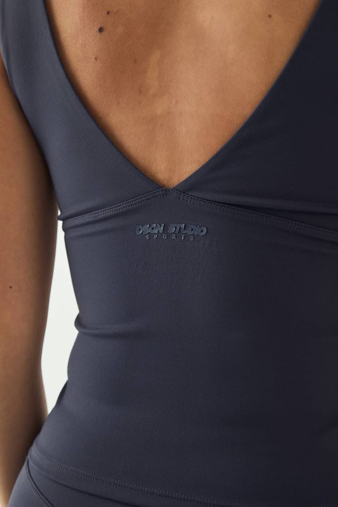 Dames DSGN Studio Ultra Sculpt Wikkel Voorkant Gevoerde Vest Top | Midnight | Maat: Large
