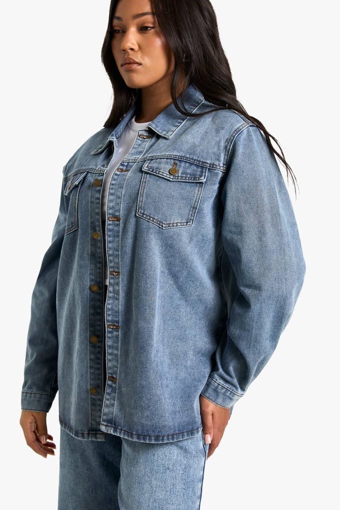 boohoo Dames Plus Denim Shacket | Light Wash | Maat: 22