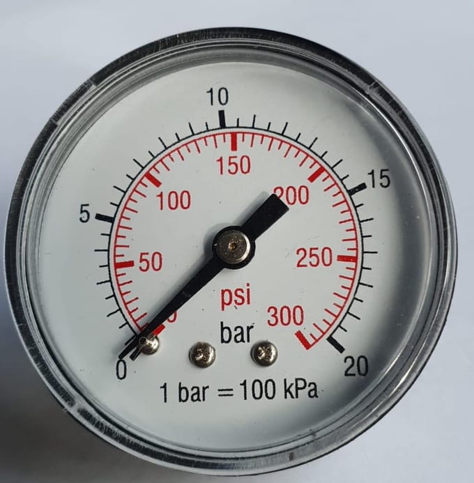 K&W Manometer 50 mm diameter 0-20 bar met 1/4" achter aansluiting geschikt voor luchtdruk