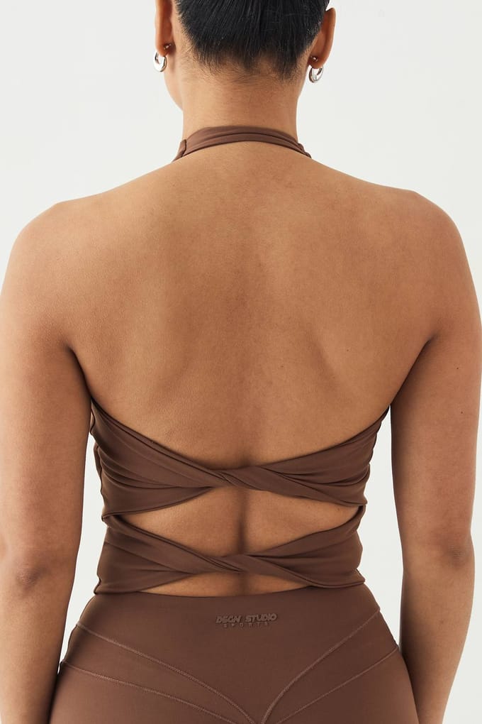 Dames Dsgn Studio Ultra Sculpt Gerimpelde Voorkant Cut-out Gewatteerde Haltertop | Mokka | Maat: XL