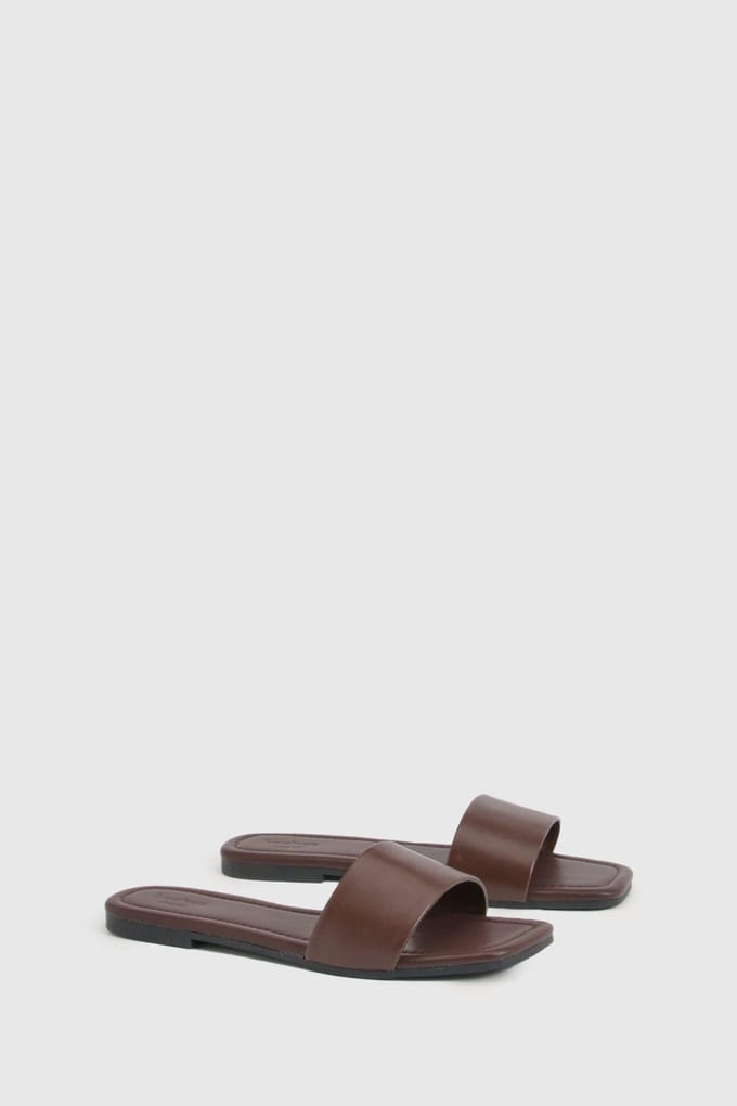 boohoo Dames Brede Pasvorm Vierkante Teen Basis Slippers | Chocoladebruin | Maat: 38
