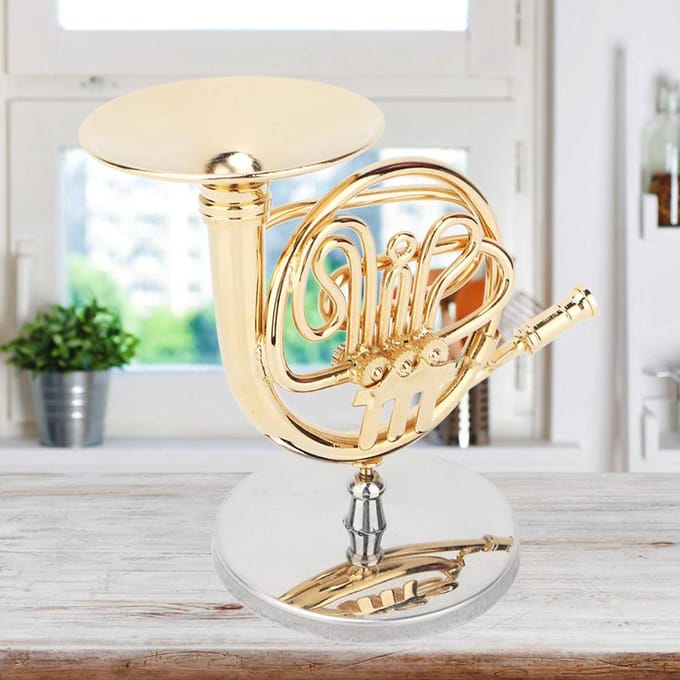 Miniatuur Hoorn Delicaat Gouden Mini Instrument Ornament Decoratie voor Muziekliefhebber beige