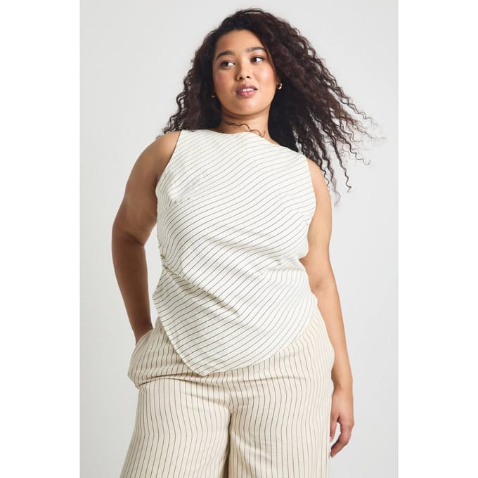 boohoo Dames Plus Gestreepte Asymmetrische Zoom Racer Top | Creme | Maat: 46