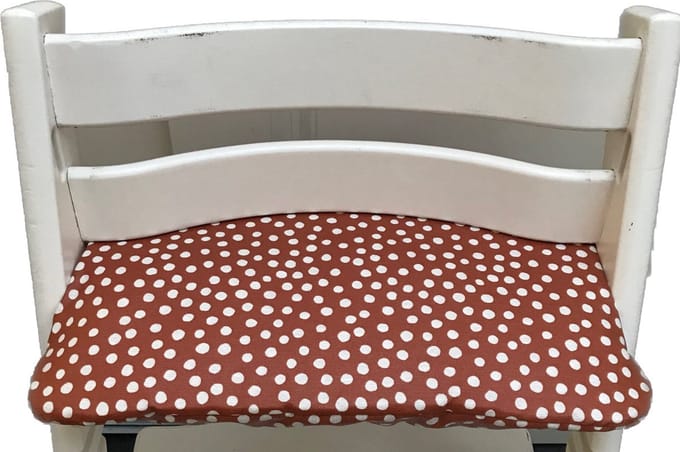 Gecoat zitkussen voor de Tripp Trapp kinderstoel van Stokke - Stippen roestbruin